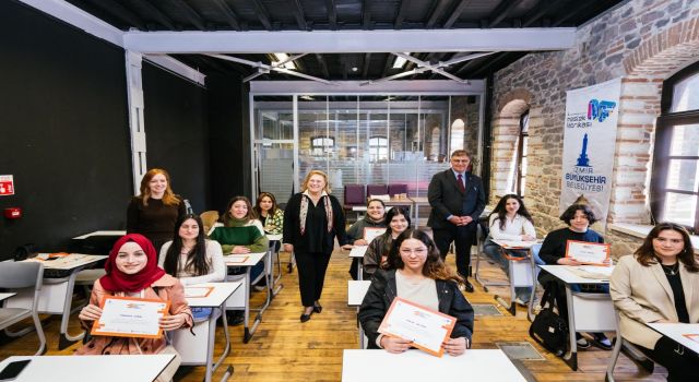 Barista eğitiminde kahve yaptı