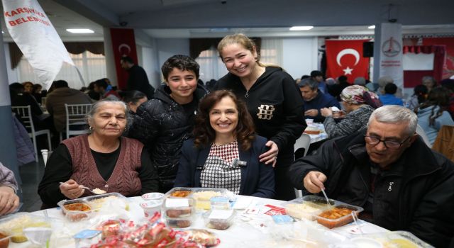 Karşıyakalılar vatandaşlar iftar sofrasında buluştu