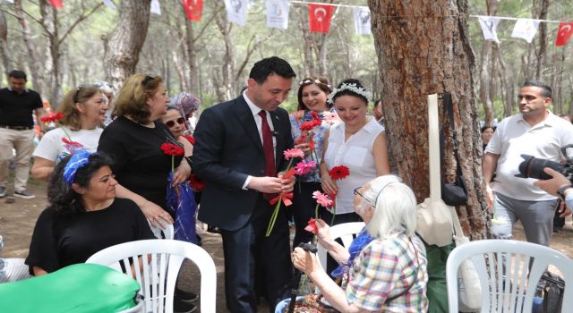 Bayraklı’da coşkulu Anneler Günü kutlaması
