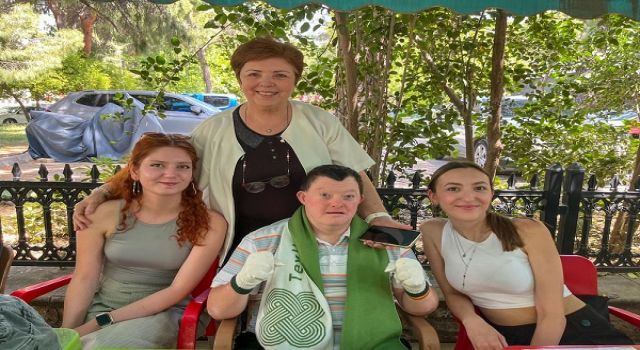 Bornova’da bağlar sevgiyle örüldü