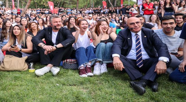 CHP’li Mahmut Tanal Buca’da üniversitelilerle buluştu