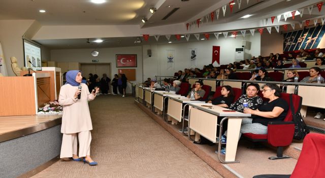 Çiğli Belediyesi’nden kadınlara sağlıklı yaşam paneli