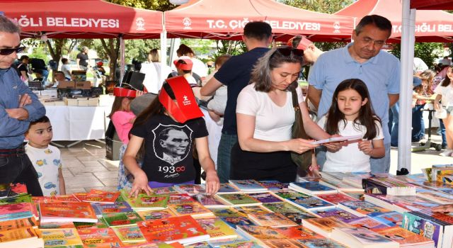 Kitapların büyülü dünyasına yolculuk Çiğli’de sürüyor