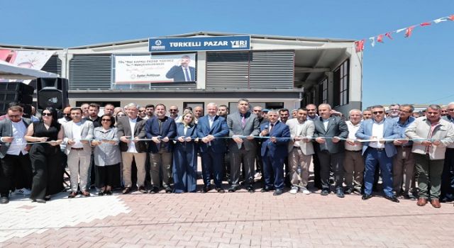 Menemen’de bir kapalı pazar yeri daha açıldı