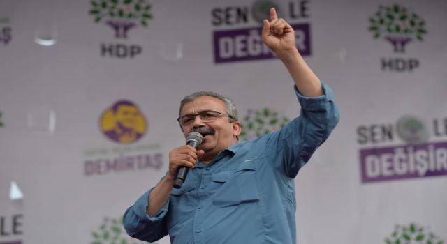 Sırrı Süreyya Önder yaşam savaşını kaybetti