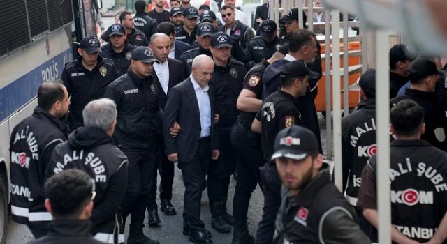 CHP'li beş belediye başkanı görevden uzaklaştırıldı