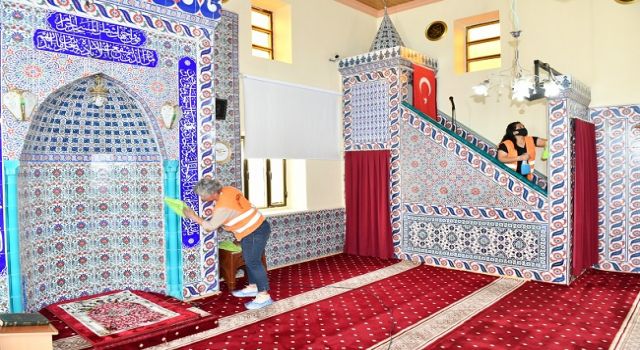 Çiğli’de camiler Kurban Bayramı’na hazır