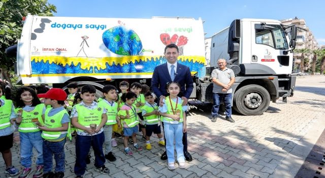 Çocuklar çizdi, çöp kamyonlarıyla sokaklara taşındı
