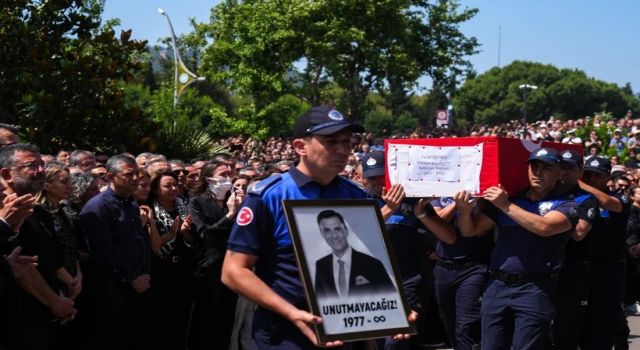 On binlerce Manisalı son görev için meydana aktı...