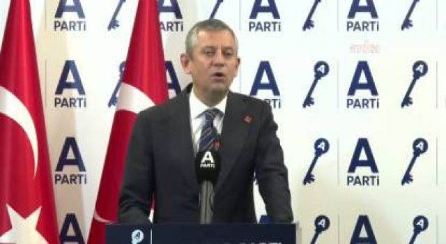 Özel: Evinin önündeki çöpü toplayan İzmirli'ye grev kırıcı diyemezsin