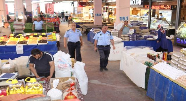 Bayraklı'da pazar yerlerine sıkı denetim