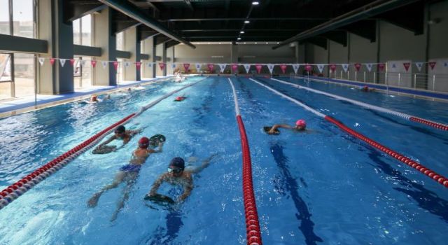 Buca Sporium’da yüzme kursu başladı