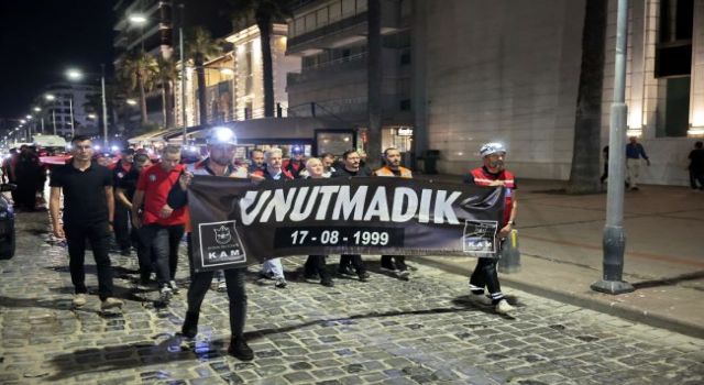 Konak’ta Marmara Depremi için sessiz yürüyüş...