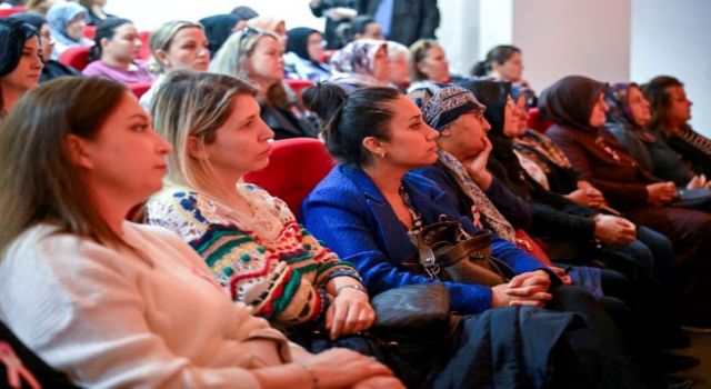 Bornova'da meme kanseri farkındalık paneli