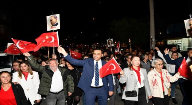 Çiğli’de “İstiklalden İstikbale Büyük Cumhuriyet Yürüyüşü''