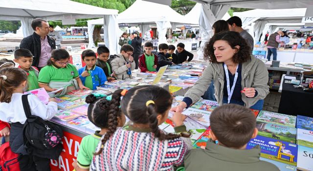 İZKİTAP’a her yaştan ziyaretçi akını