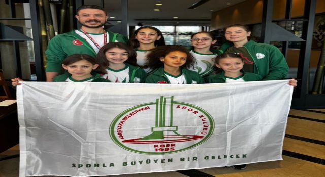 Artistik yüzmede Karşıyaka’ya milli gurur!