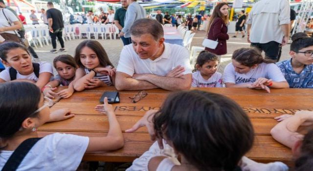 İzmir Büyükşehir her zaman öğrencinin yanında