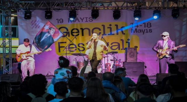 Bornova’da dopdolu 19 Mayıs  