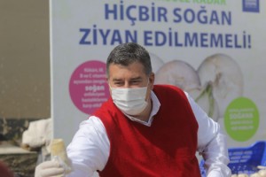 Vatandaşa ikram etti