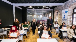 Barista eğitiminde kahve yaptı