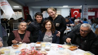 Karşıyakalılar vatandaşlar iftar sofrasında buluştu