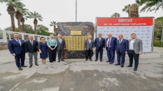 Marble İzmir’in 30’uncu yılına özel anıt açıldı