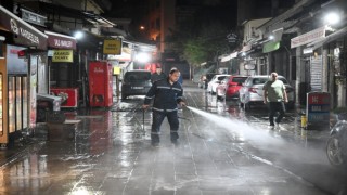 Tarihi Bornova Çarşısı’nda temizlik mesaisi  