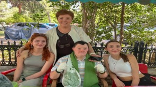 Bornova’da bağlar sevgiyle örüldü