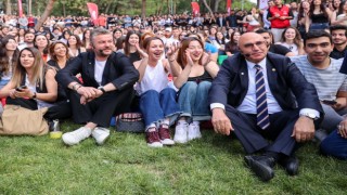 CHP’li Mahmut Tanal Buca’da üniversitelilerle buluştu