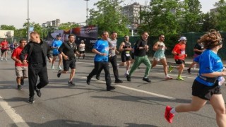 Özgür Özel, 10 kilometreyi 59 dakikada koştu...
