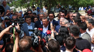 Özgür Özel'e yumruklu saldırı