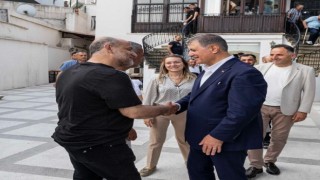 Başkan Tugay vatandaşlarla bayramlaştı