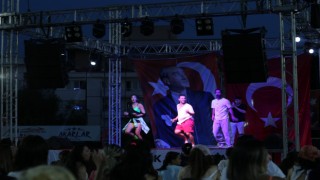 Dansın ve müziğin kalbi Çiğli’de attı