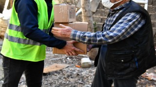 İzmir’de ihtiyaç sahipleri ve emekliler unutulmadı