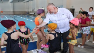 Menemen’de ücretsiz yüzme kursu kayıtları başladı
