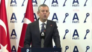 Özel: Evinin önündeki çöpü toplayan İzmirli'ye grev kırıcı diyemezsin