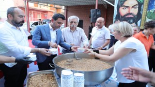 Bayraklı'da aşure bereketi