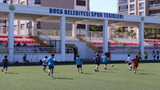 Bucalı minik kramponlar futbol eğitiminde