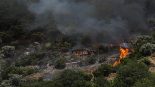 Çeşme ve Ödemiş'te yangın devam ediyor. Ödemiş'te 1 kişi öldü...