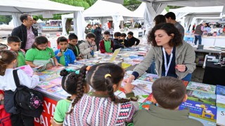 İZKİTAP’a her yaştan ziyaretçi akını