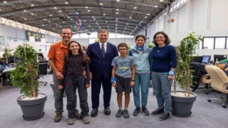 Başkan Tugay, Fransız gezgin aileyi ağırladı