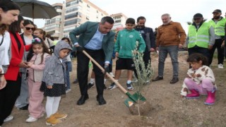 Çiğli’de 400 fidan toprakla buluştu