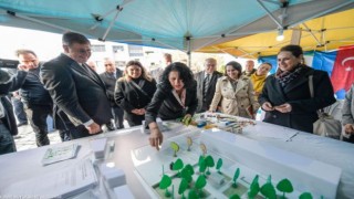 Kınık Cumhuriyet Meydanı yeni çehresine kavuşuyor