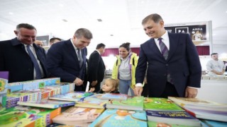 Başkan Tugay 13. Burdur Kitap Fuarı’na katıldı