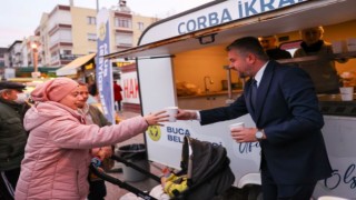 Buca Belediyesi’nden sıcak çorba ikramı