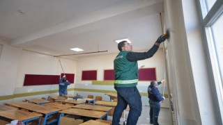 Öğrenciler tatilde, Konak Belediyesi ekipleri iş başında