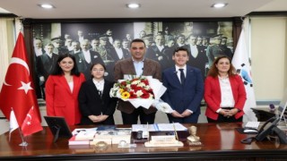 Başkan Yıldız koltuğunu üç miniğe emanet etti