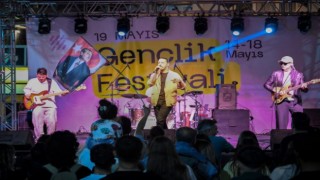 Bornova’da dopdolu 19 Mayıs  
